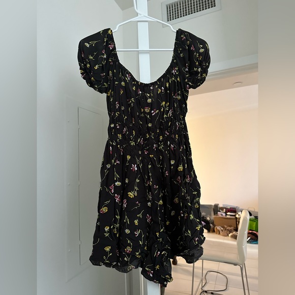 UO Sophia Floral Smocked Romper - Picture 4 of 8